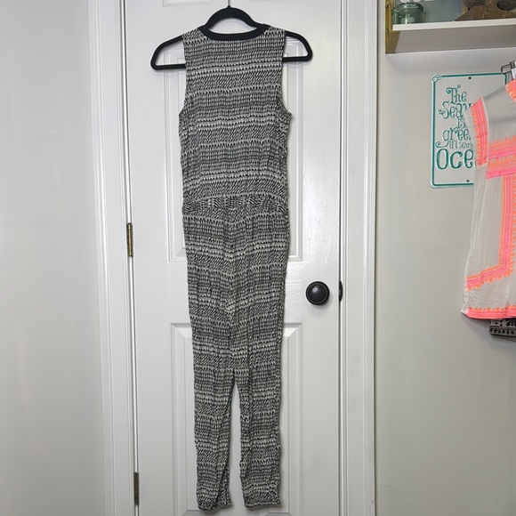 GAP Black and White Geometric Jumpsuit with Tapered Legs - Picture 7 of 7